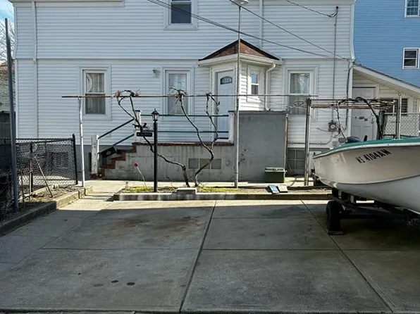 10 Ashley St, New Bedford, MA 02744