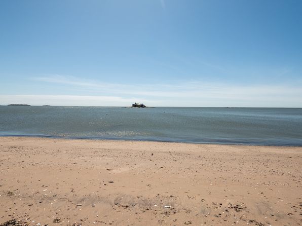 2 Bartholomew Rd, Branford, CT 06405