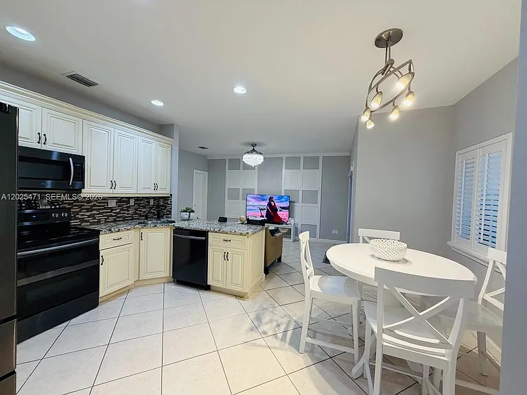 15858 SW 138th Ter — Photo 14