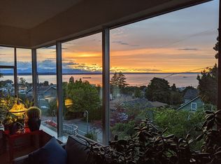 5617 SW Winthrop St, Seattle, WA 98116