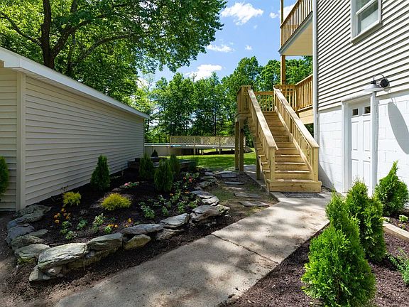 3rd image of 46 Deforest Ln