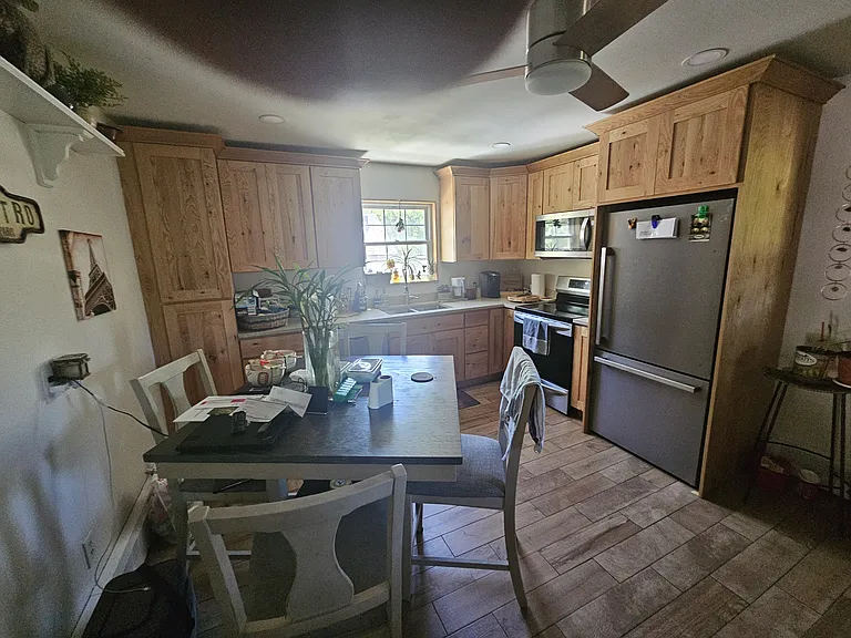1121 Bennett Ave — Photo 4