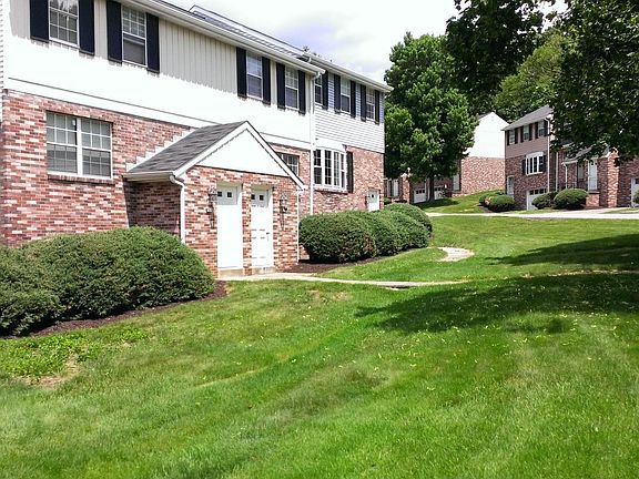 4th image of 228 Lexington Dr