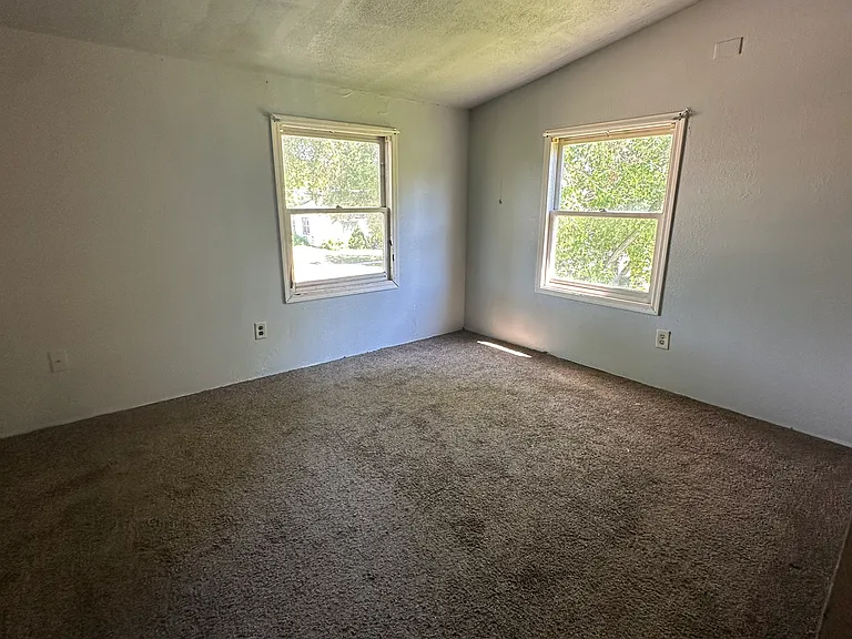 7 S Peach Ave — Photo 12