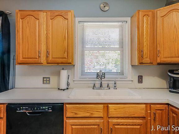 4th image of 8604 Freeland Ave SW