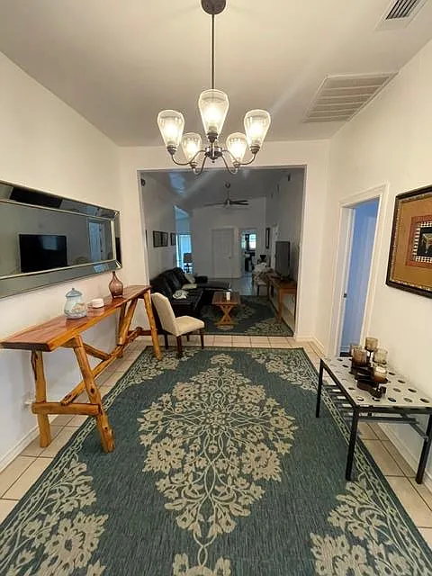 5 bed, 3.0 bath, 1910 sqft, $4,000 — Photo 2