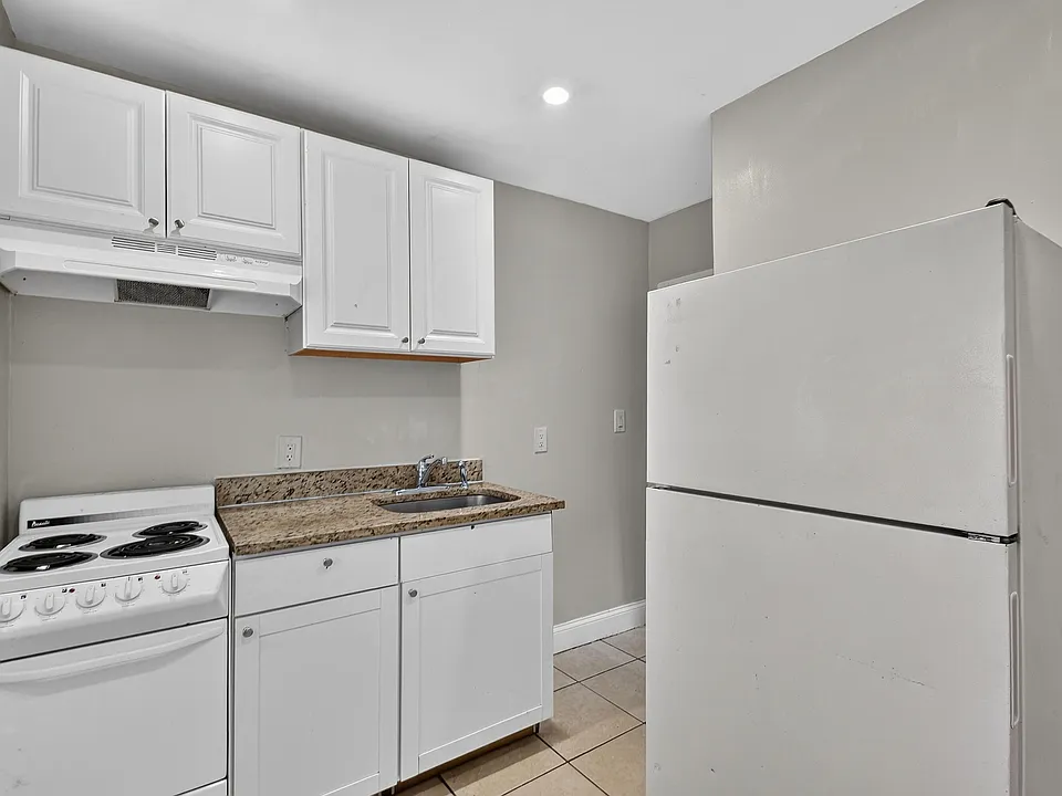 885-887 7th St #200