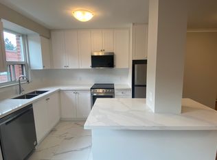 1299 Bayview Ave, Toronto, ON M4G2Z8