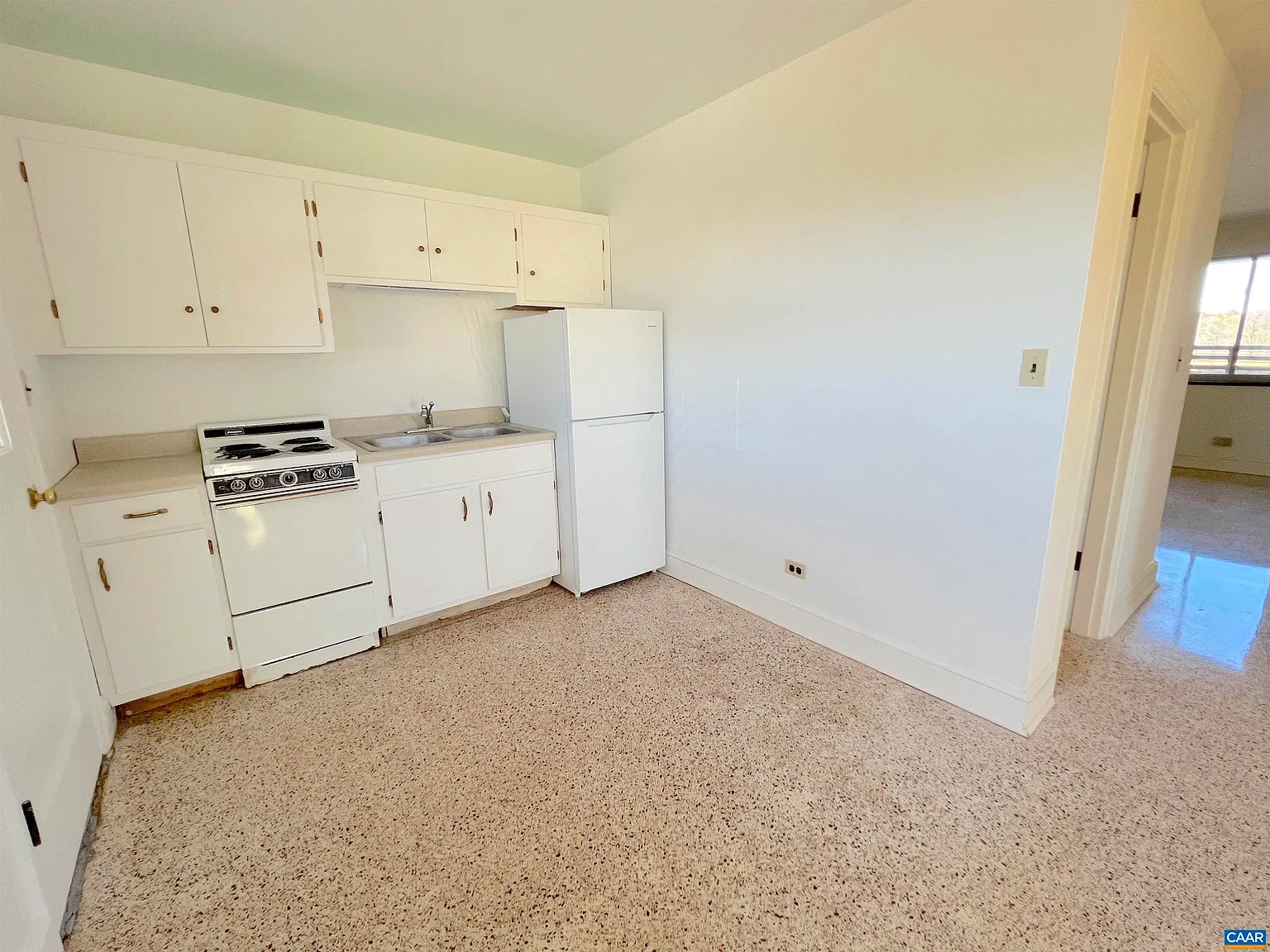 1 bed, 1.0 bath, 660 sqft, $1,195 — Photo 2