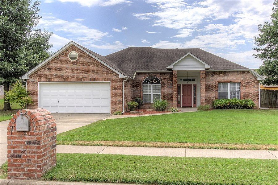 1st image of 2703 Parkwood Ct