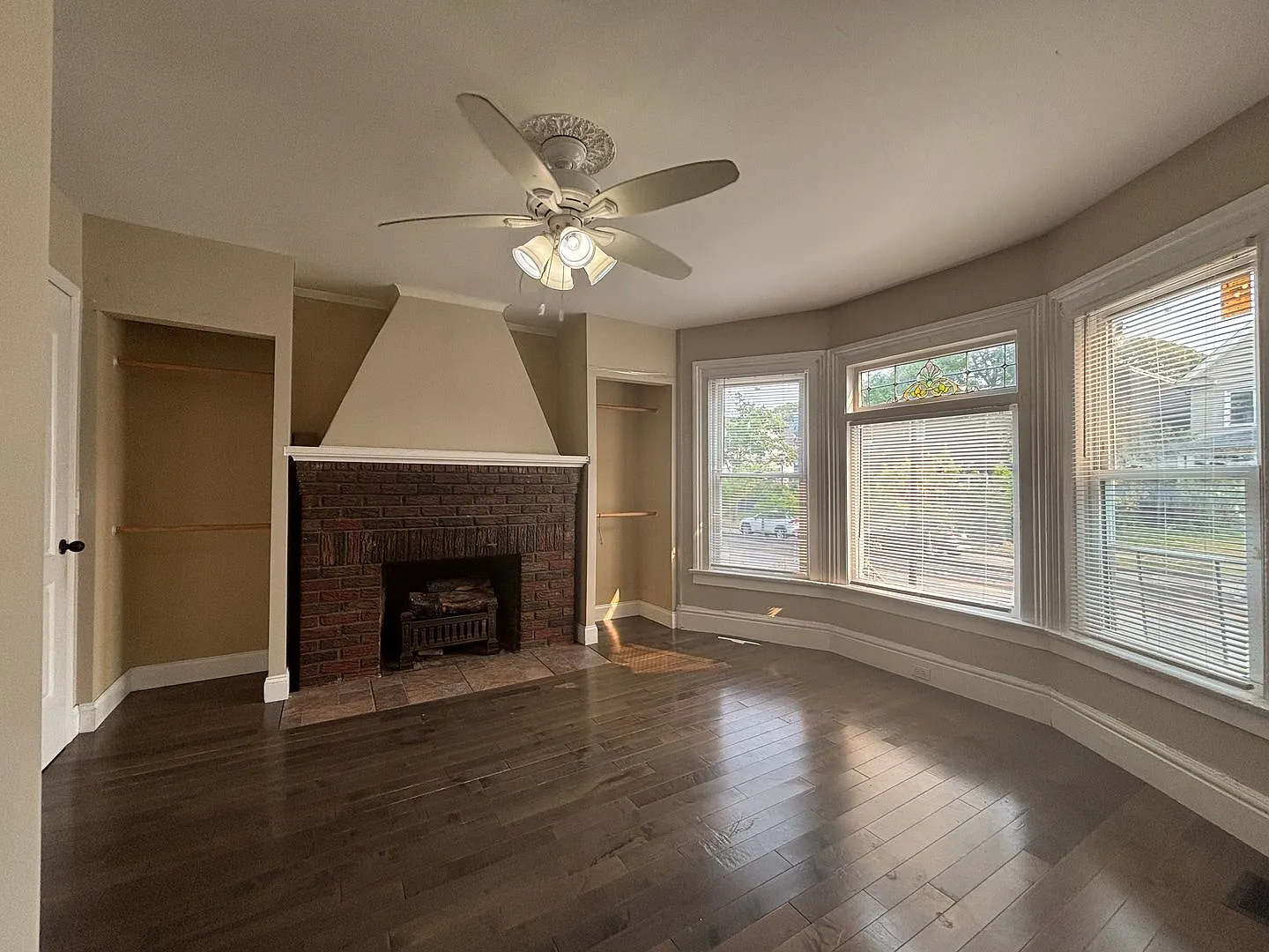 334 University Avenue — Photo 1