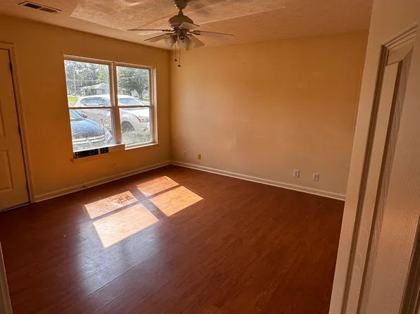 206A Dalton St #206A, Henryville, IN 47126
