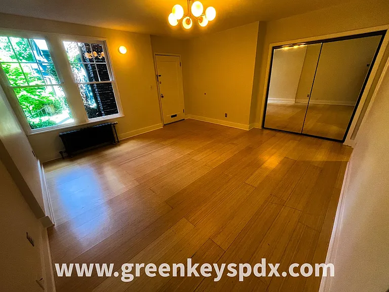 2182 NW Hoyt St #8 — Photo 5