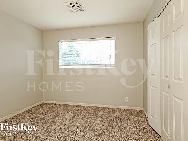 8802 N 35th Dr — Photo 13