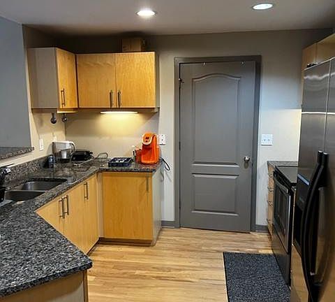 5th image of 390 17th St NW #3000