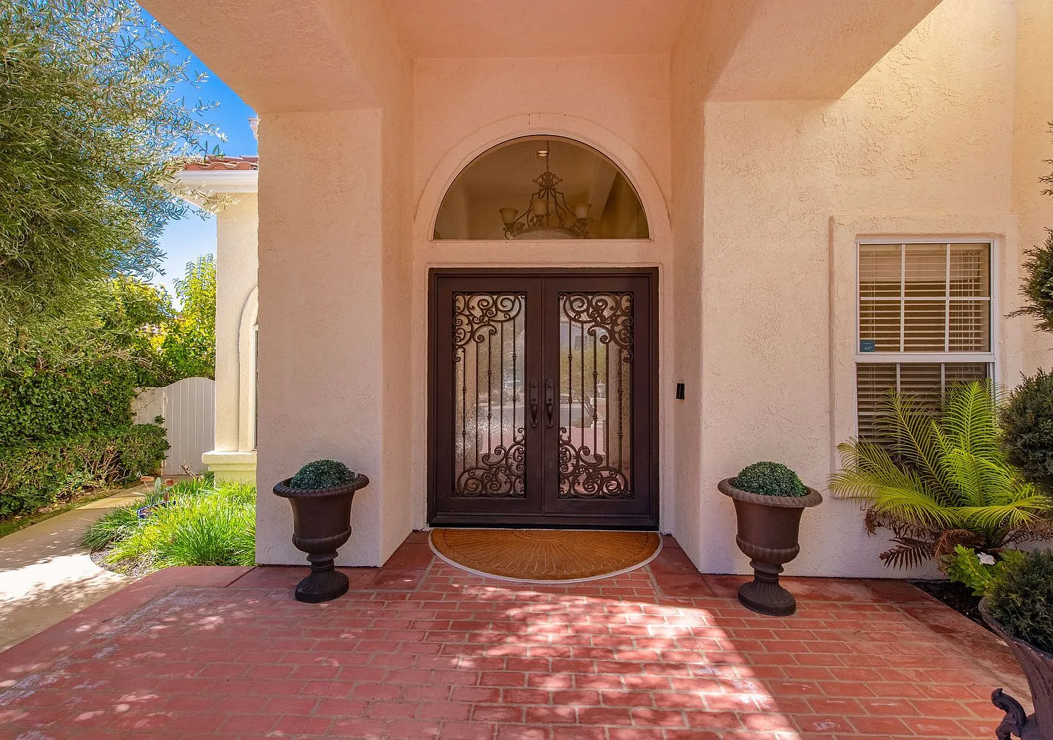 Luxury Living in this Stunning Pool Home! — Photo 2