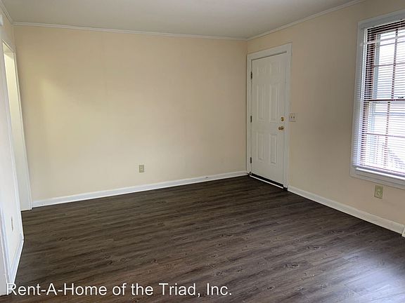 3rd image of 1529 Earl Dr