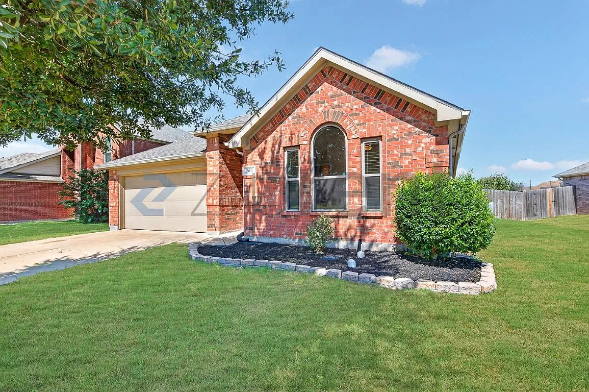 3 bed, 1505 sqft, $1,975 — Photo 3