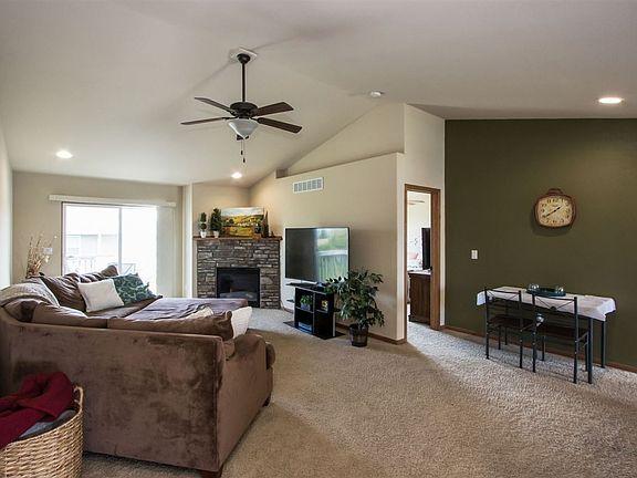 3rd image of 1816 Goose Lake Cir