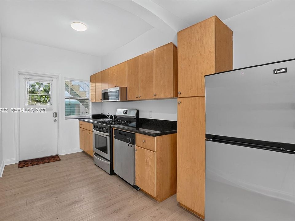 1st image of 1027 Euclid Ave APT 2
