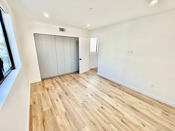 5th image of 1933 N Vista Del Mar Ave #1/2