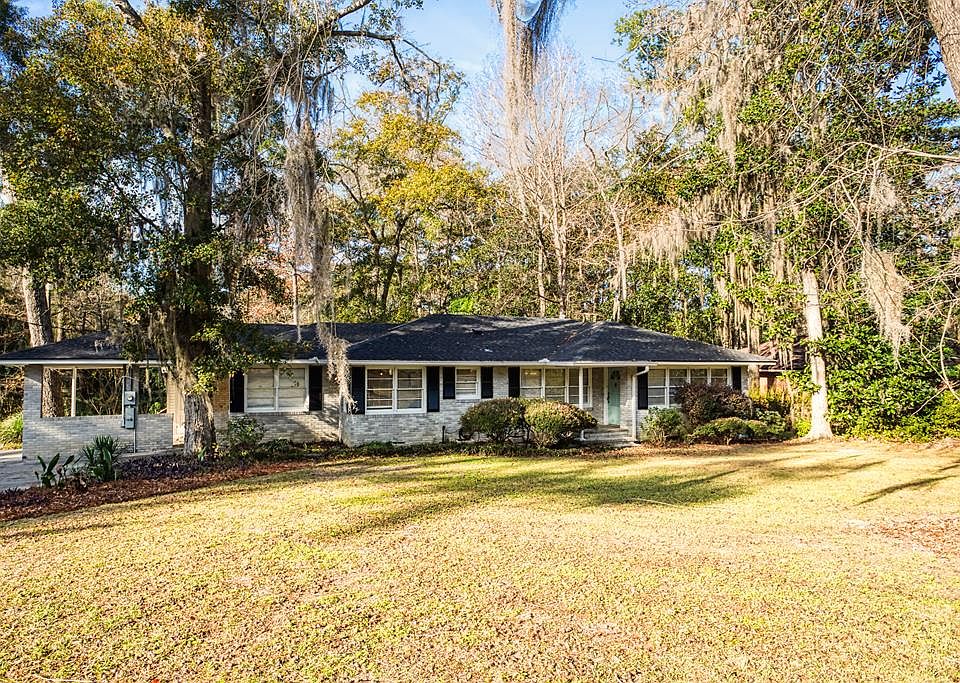 1st image of 2106 Park Ln