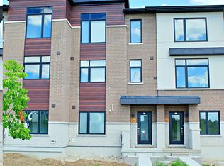 1695 Dersan St #702, Pickering, ON L1V 0G9
