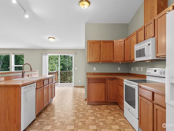 5th image of 125 W Beacon Hill Drive