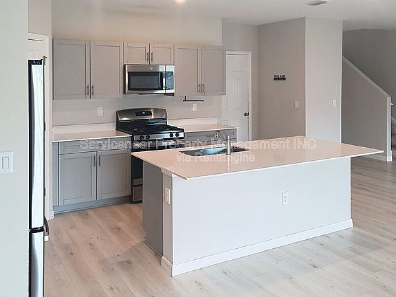 5th image of 12937 Camarillo Pl