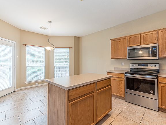 4th image of 13607 Auburn Oaks