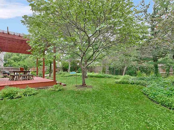 5th image of 1130 N Cypress Dr