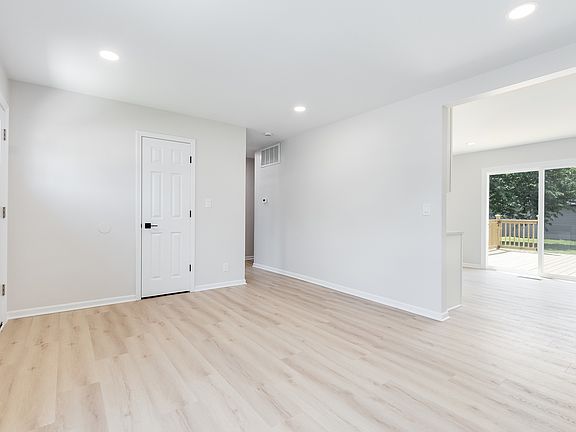 5th image of 221 Gordon Ave