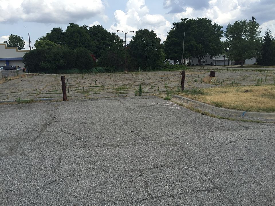 1st image of 44750 Van Dyke Ave