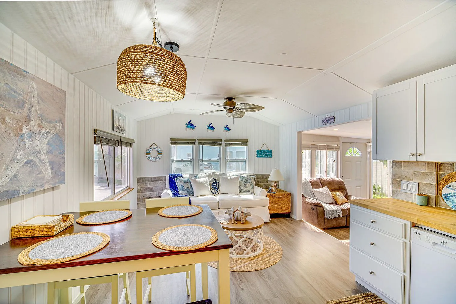 2 bed, 2.0 bath, 710 sqft, $5,403 — Photo 3