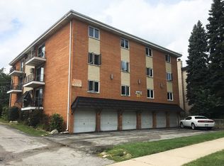 8912 S Roberts Rd APT 2A, Hickory Hills, IL 60457