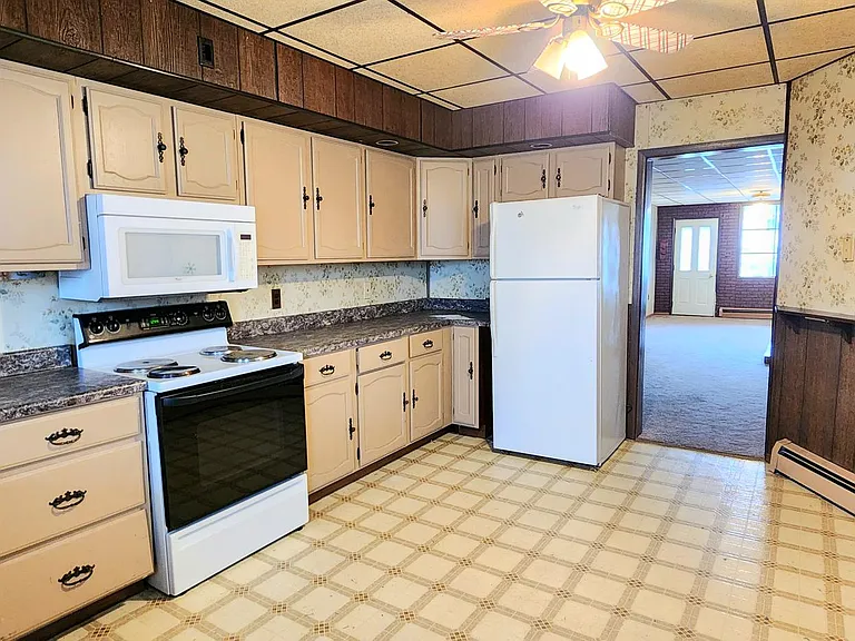 245 S Chestnut St — Photo 3