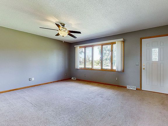 4th image of 27 Drake Dr