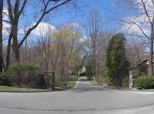 2 Beach Dr, Danbury, CT 06811