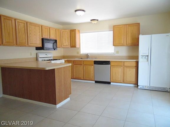 4th image of 1551 Lucky St