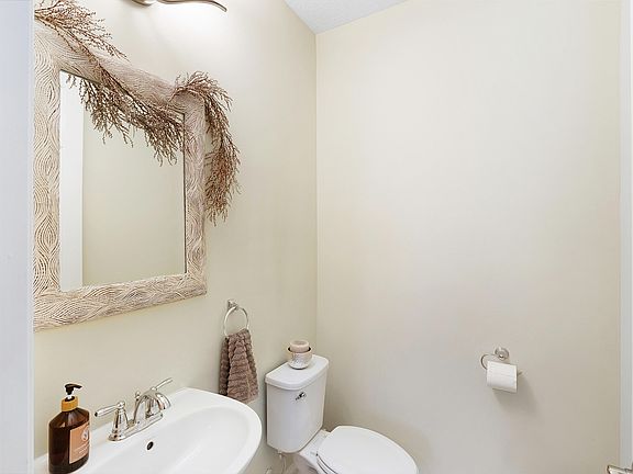 4th image of 771 ASPEN LEAF Drive
