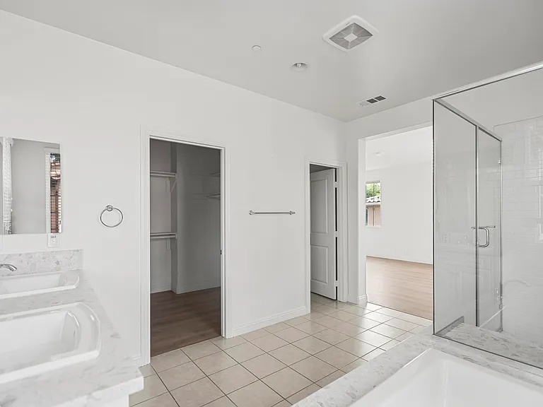217 Wicker — Photo 31