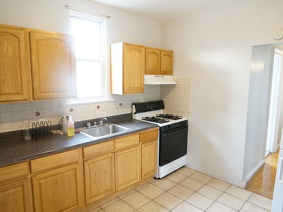 Eat-in kitchen