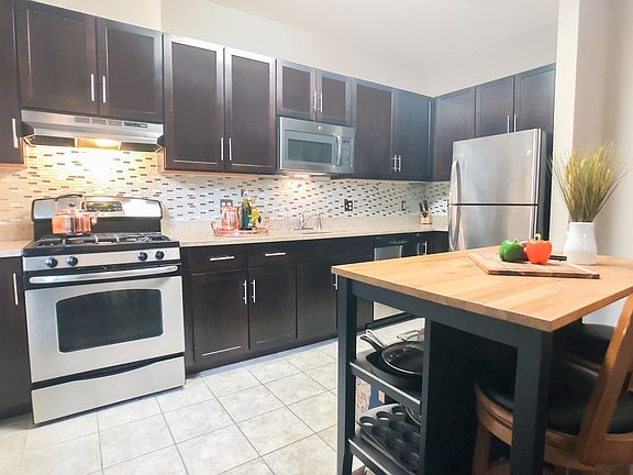 3rd image of 25 Duncan Ave APT 206