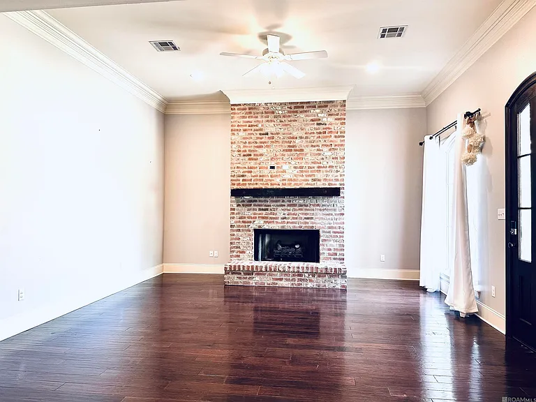 747 Portula Ave — Photo 2