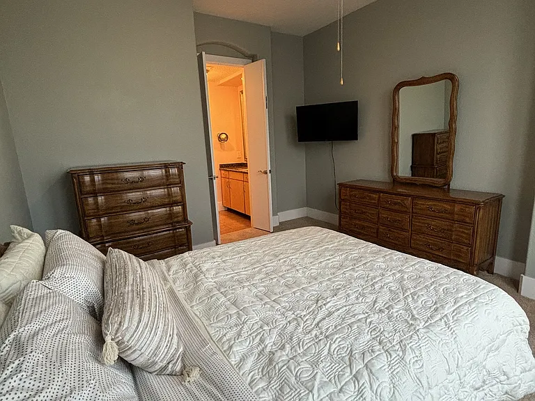Guest bedroom