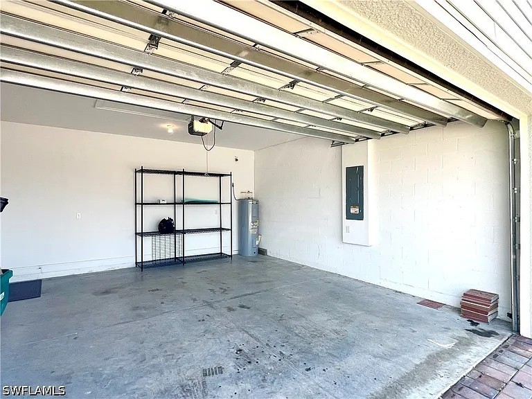 1130 Rolling Brook Ln — Photo 21