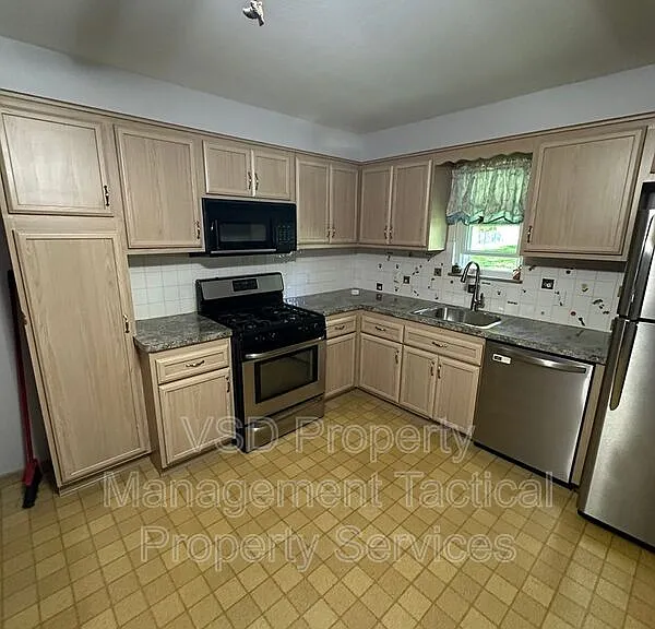 6188 Cabrini Ln — Photo 10