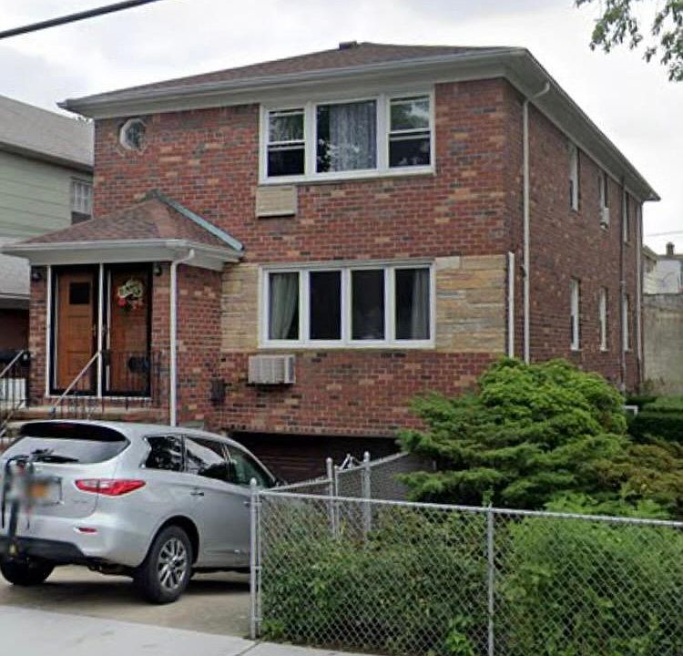 1st image of 19204 42nd Ave