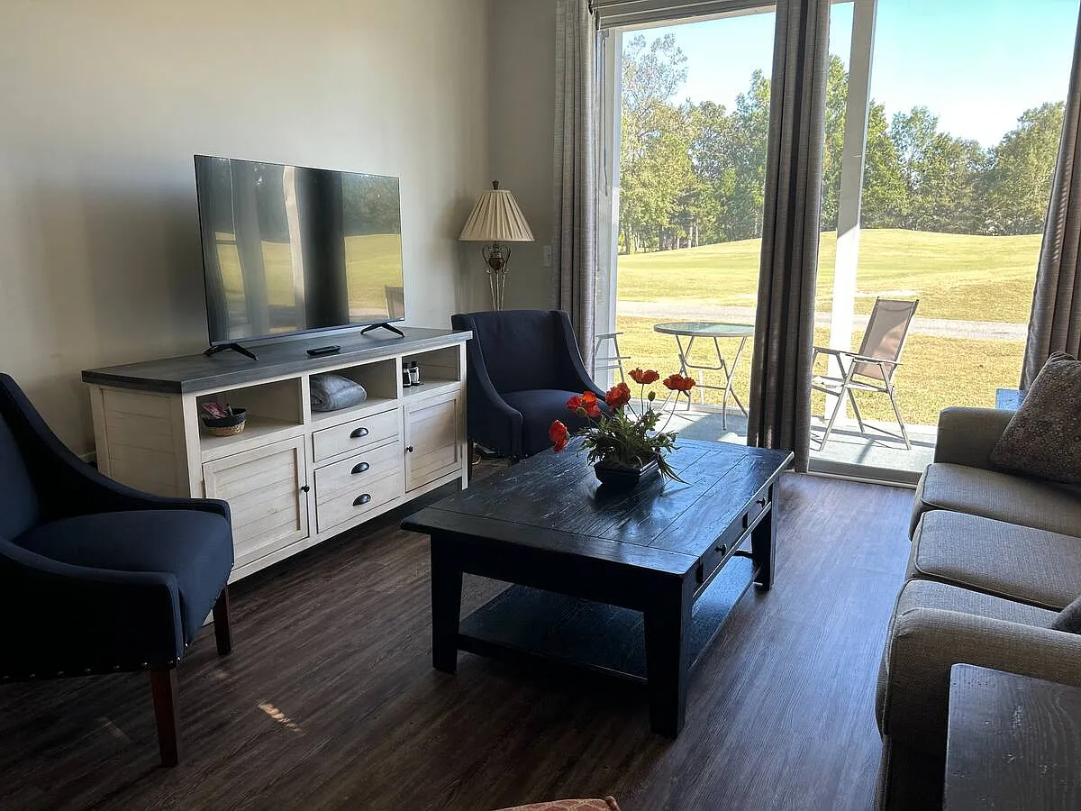 2 bed, 942 sqft, $1,650 — Photo 2