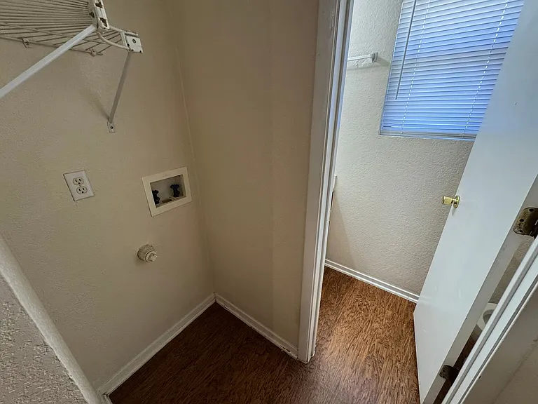 1100 Leslie Circle — Photo 7